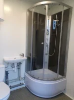 Sanitär-WC-Duschkabine mit Boiler und Kippfenster – Bild 2