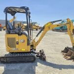 Gebrauchter Caterpillar 301.7CR Minibagger – 1,8 t (2021) mit 3 Löffeln und Anhänger